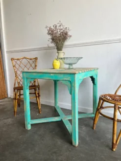 Table patine turquoise
