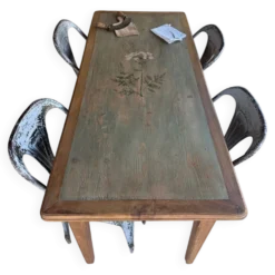 Table peinte à la main