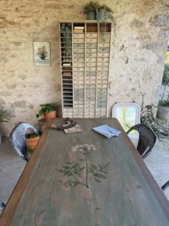 Table peinte à la main
