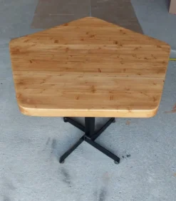 Table pentagonale Charlotte Perriand
