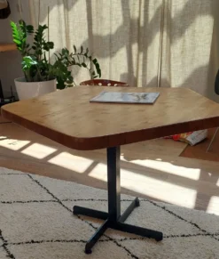 Table pentagonale Charlotte Perriand