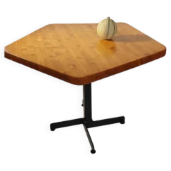 Table pentagonale Charlotte Perriand