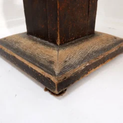 Table piédestal en bois et marbre