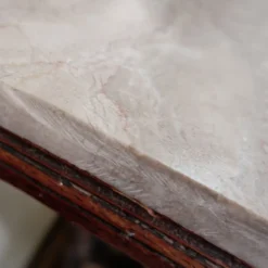Table piédestal en bois et marbre