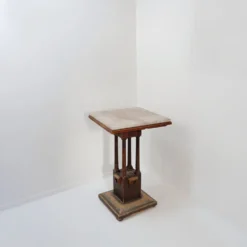 Table piédestal en bois et marbre