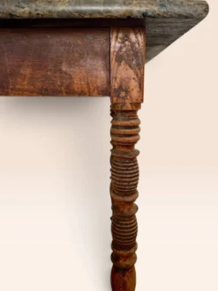 Table à plateau de marbre, pieds fuseaux cannelés tournés, circa 1850
