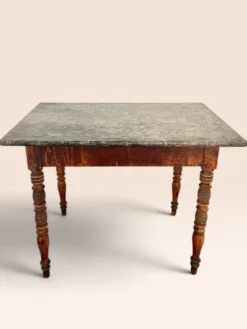 Table à plateau de marbre, pieds fuseaux cannelés tournés, circa 1850