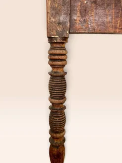 Table à plateau de marbre, pieds fuseaux cannelés tournés, circa 1850