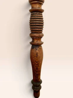 Table à plateau de marbre, pieds fuseaux cannelés tournés, circa 1850
