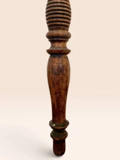 Table à plateau de marbre, pieds fuseaux cannelés tournés, circa 1850