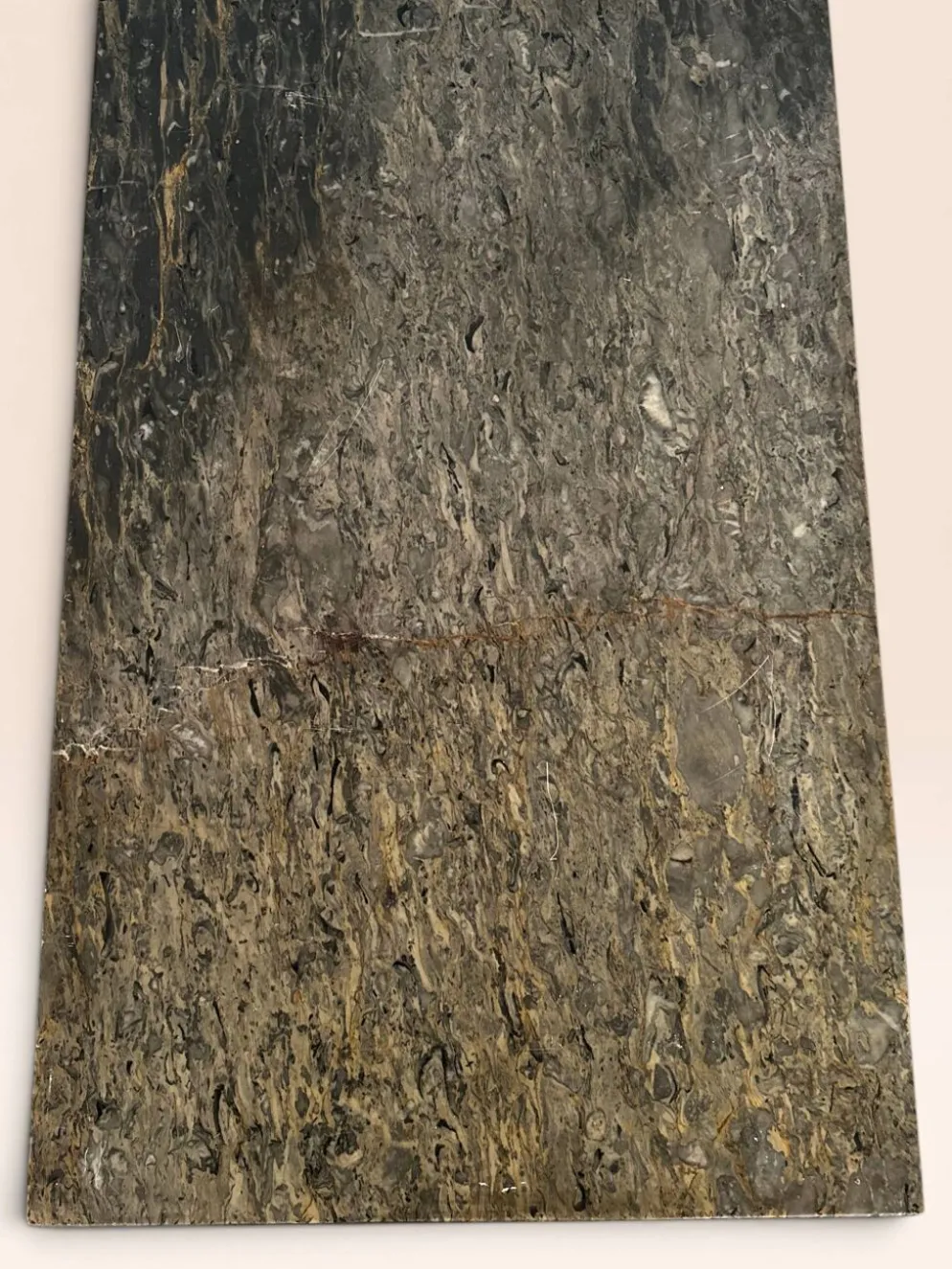 Table à plateau de marbre, pieds fuseaux cannelés tournés, circa 1850