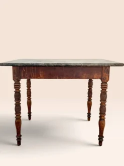 Table à plateau de marbre, pieds fuseaux cannelés tournés, circa 1850