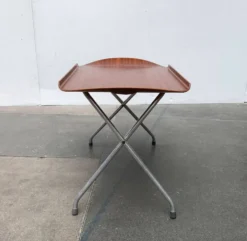 Table plateau pliant en teck alminette norvégienne du milieu du siècle de f.m. Produkt, Frederiksberg Metalvarefabrik, années 1960
