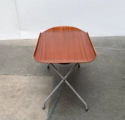 Table plateau pliant en teck alminette norvégienne du milieu du siècle de f.m. Produkt, Frederiksberg Metalvarefabrik, années 1960