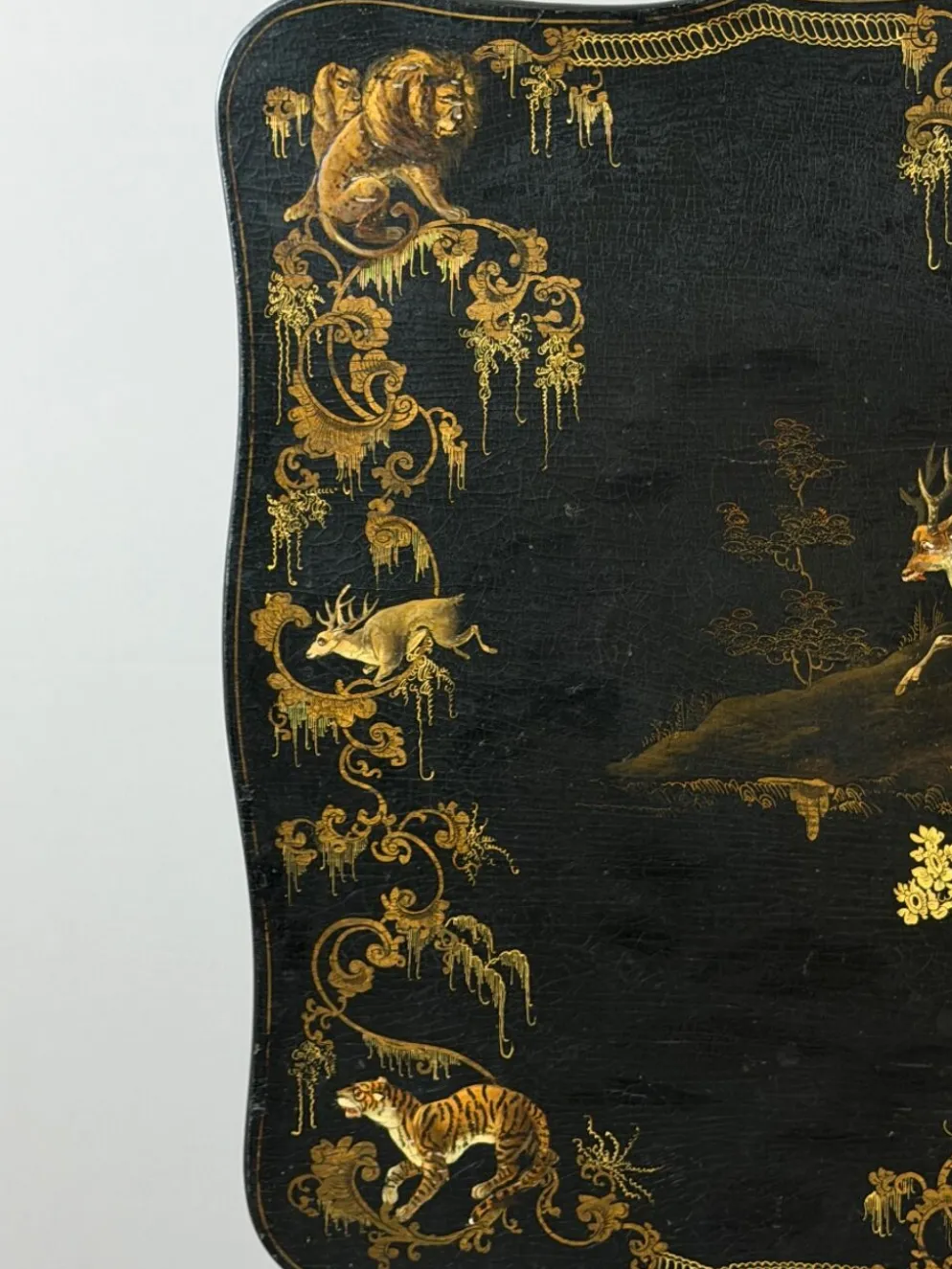 Table pliante Napoléon III en bois laqué noir et décor doré, XIXe siècle