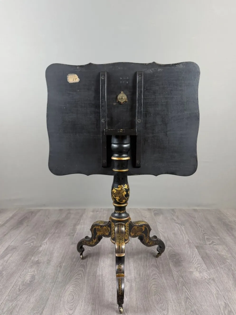 Table pliante Napoléon III en bois laqué noir et décor doré, XIXe siècle
