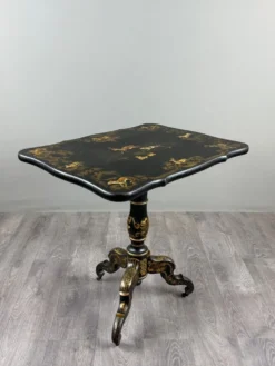 Table pliante Napoléon III en bois laqué noir et décor doré, XIXe siècle