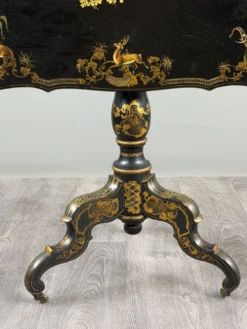 Table pliante Napoléon III en bois laqué noir et décor doré, XIXe siècle