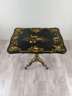 Table pliante Napoléon III en bois laqué noir et décor doré, XIXe siècle