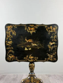 Table pliante Napoléon III en bois laqué noir et décor doré, XIXe siècle