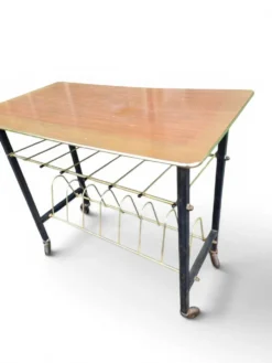 Table porte-revues vintage années 50 en métal et formica