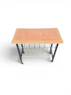 Table porte-revues vintage années 50 en métal et formica