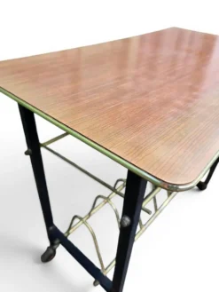 Table porte-revues vintage années 50 en métal et formica