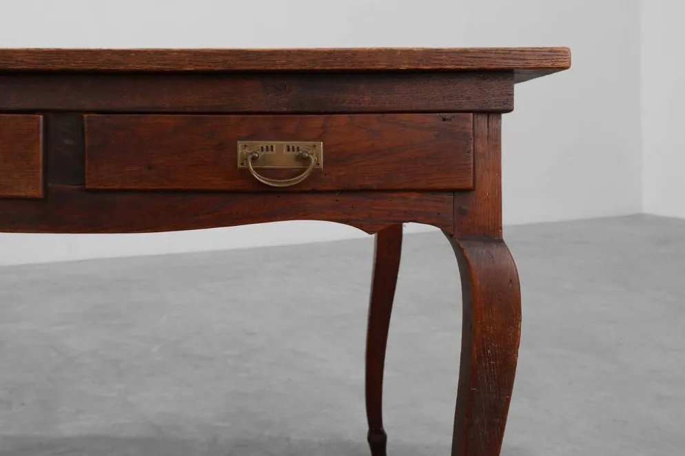 Table provençale française en chêne à deux tiroirs, France, XIXe siècle