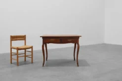 Table provençale française en chêne à deux tiroirs, France, XIXe siècle