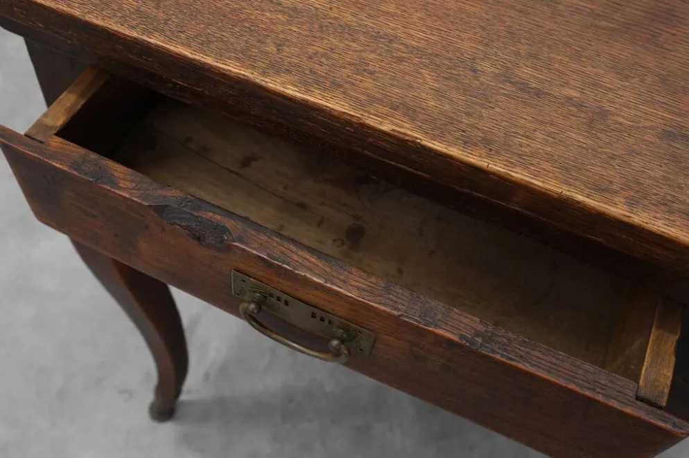 Table provençale française en chêne à deux tiroirs, France, XIXe siècle