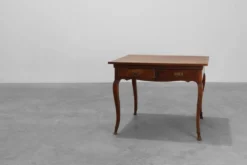 Table provençale française en chêne à deux tiroirs, France, XIXe siècle