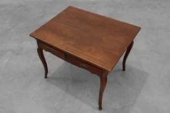 Table provençale française en chêne à deux tiroirs, France, XIXe siècle