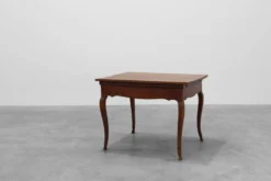 Table provençale française en chêne à deux tiroirs, France, XIXe siècle