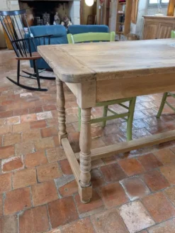 Table rectangulaire ancienne