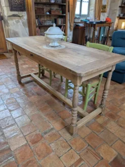 Table rectangulaire ancienne