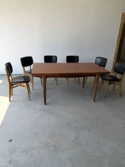 Table rectangulaire à rallonges design scandinave en teck massif