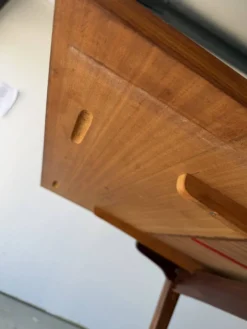 Table rectangulaire à rallonges design scandinave en teck massif