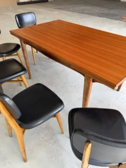 Table rectangulaire à rallonges design scandinave en teck massif