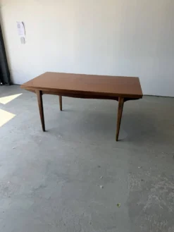Table rectangulaire à rallonges design scandinave en teck massif