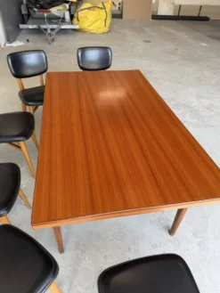 Table rectangulaire à rallonges design scandinave en teck massif