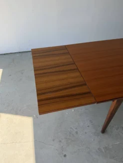 Table rectangulaire à rallonges design scandinave en teck massif