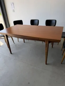Table rectangulaire à rallonges design scandinave en teck massif