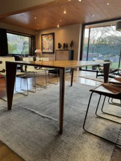 Table repas design Noyer massif Ligne Roset