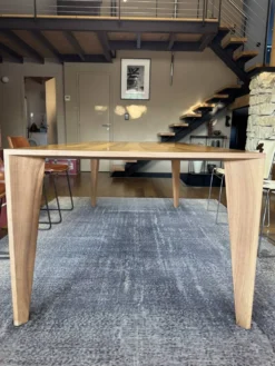 Table repas design Noyer massif Ligne Roset