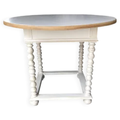 Table ronde ancienne relookée blanc cérusé, pieds torsadés