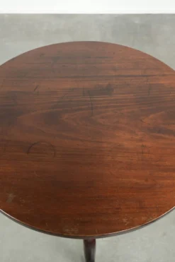 Table ronde antique anglaise à plateau basculant/table d'appoint du début du 19e siècle