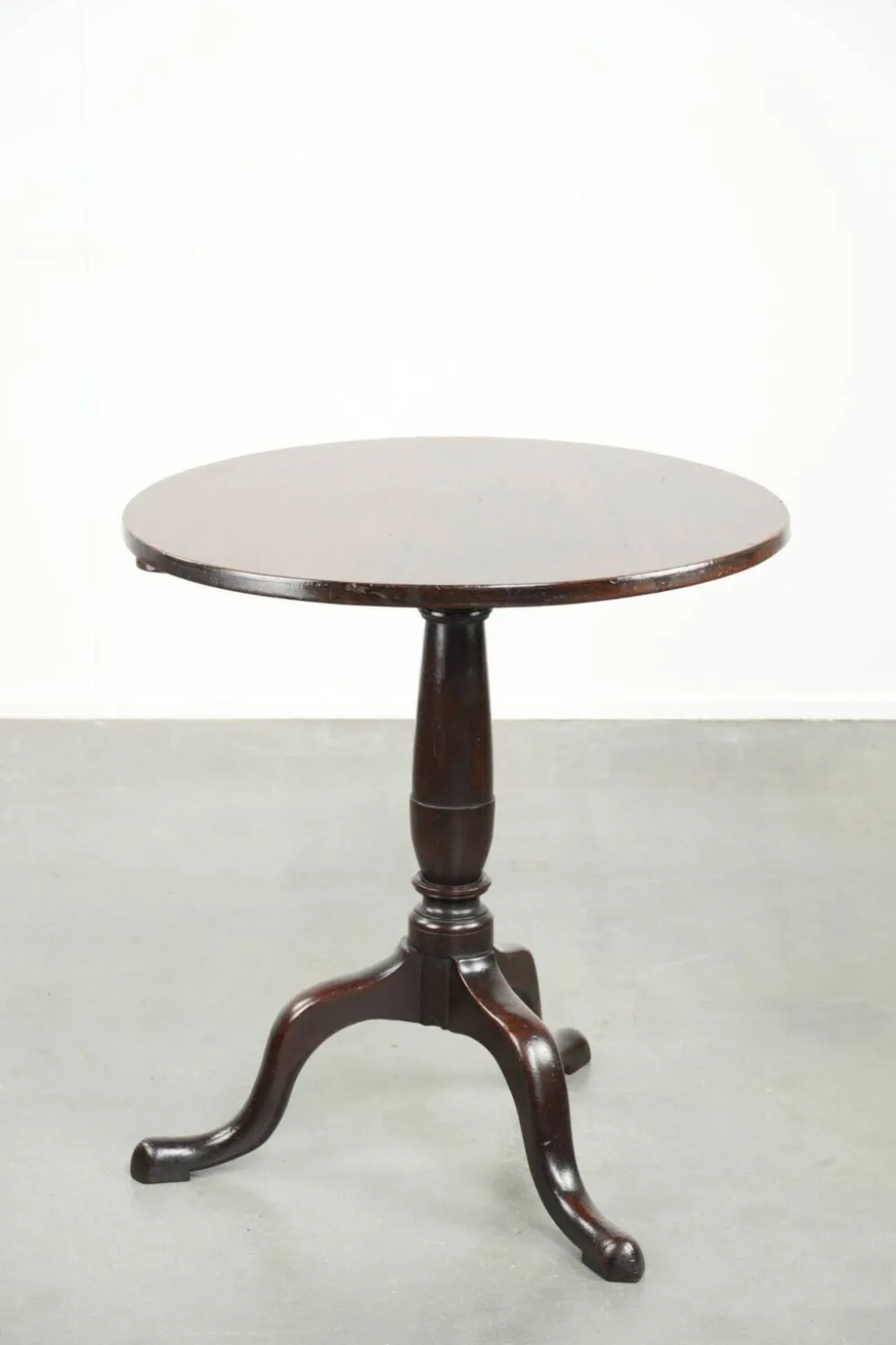 Table ronde antique anglaise à plateau basculant/table d'appoint du début du 19e siècle