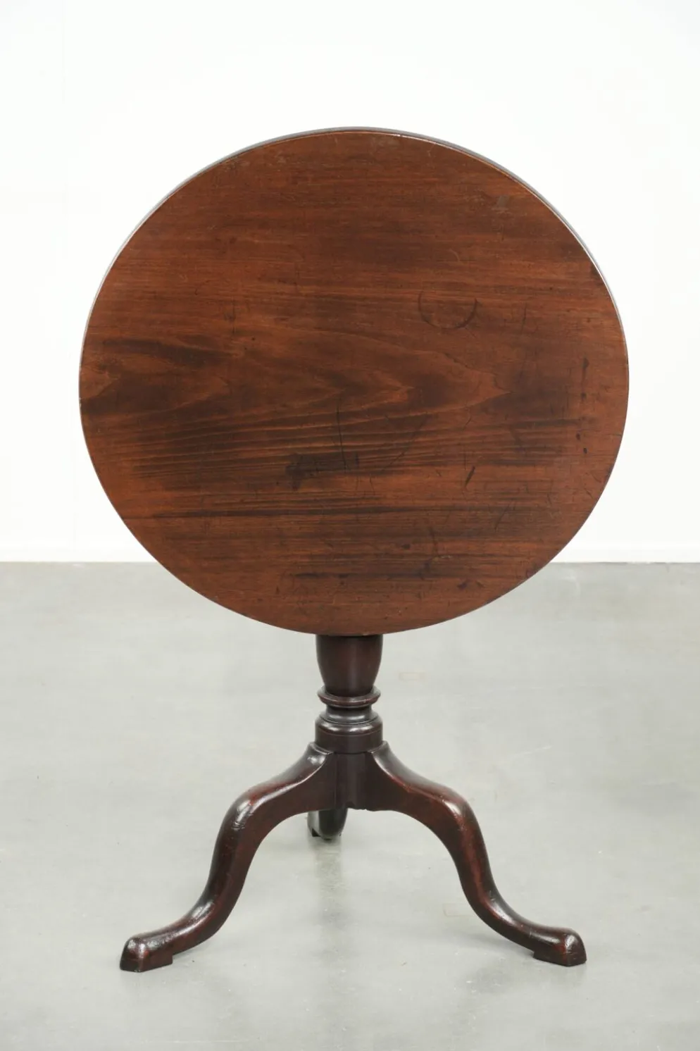 Table ronde antique anglaise à plateau basculant/table d'appoint du début du 19e siècle