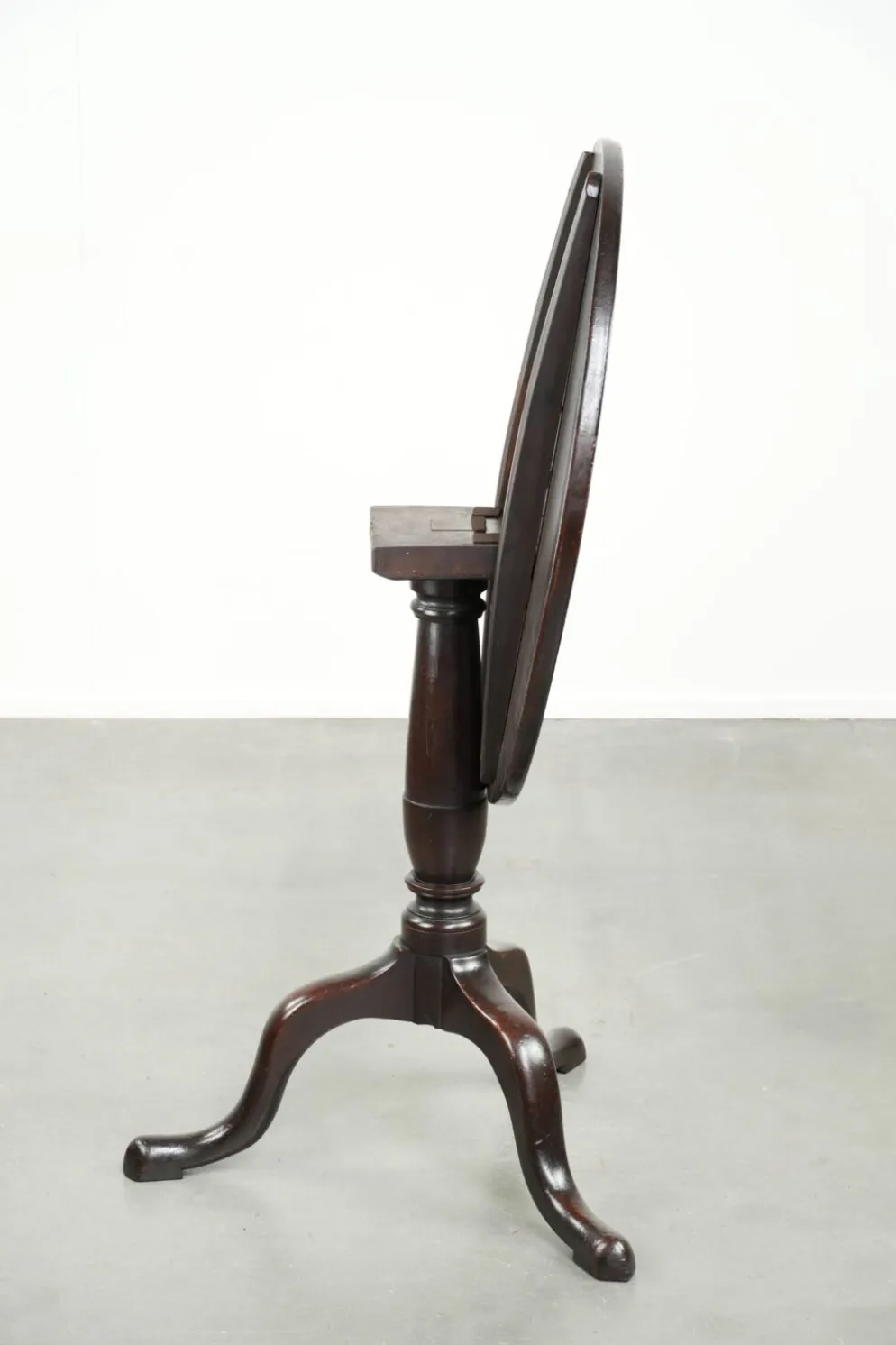 Table ronde antique anglaise à plateau basculant/table d'appoint du début du 19e siècle