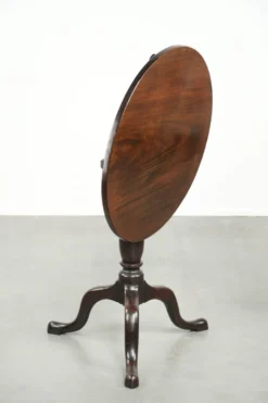 Table ronde antique anglaise à plateau basculant/table d'appoint du début du 19e siècle